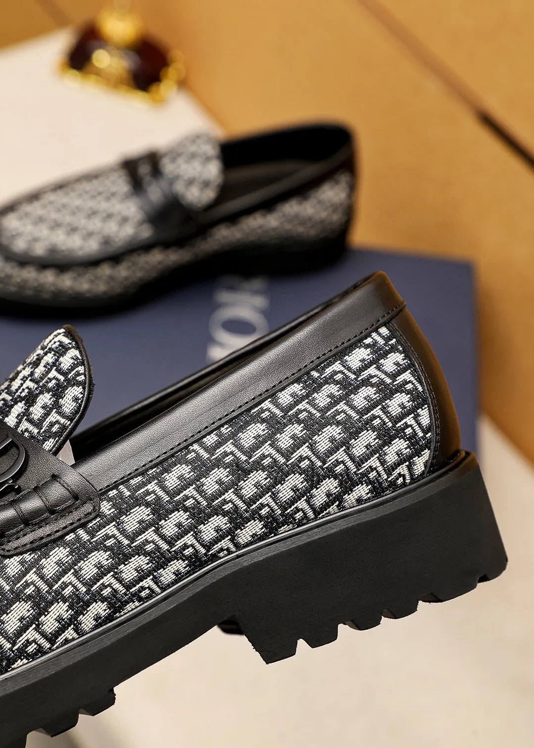 Men's shoes 💰460 💐 Product trademark: Dior "Dior" casual leather shoes Regular size: 39-44 (38.45🉑️customized) Product materials: Selected original fabric uppers imported from Italy, imported water-dyed 🐂 cowhide lining. Strong three-dimensional visual effect, foam outsole Color: 1⃣️color optional